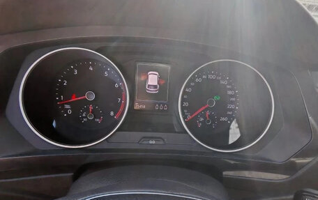 Volkswagen Tiguan II, 2018 год, 2 680 000 рублей, 6 фотография