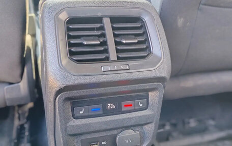 Volkswagen Tiguan II, 2018 год, 2 680 000 рублей, 10 фотография