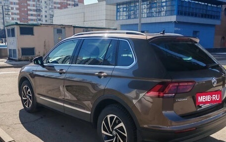 Volkswagen Tiguan II, 2018 год, 2 680 000 рублей, 2 фотография