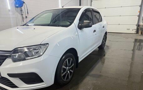 Renault Logan II, 2019 год, 890 000 рублей, 2 фотография