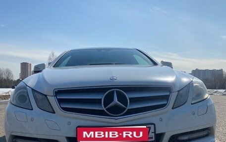 Mercedes-Benz E-Класс, 2011 год, 1 050 000 рублей, 2 фотография