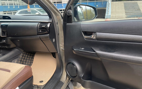 Toyota Hilux VIII, 2020 год, 5 100 000 рублей, 13 фотография