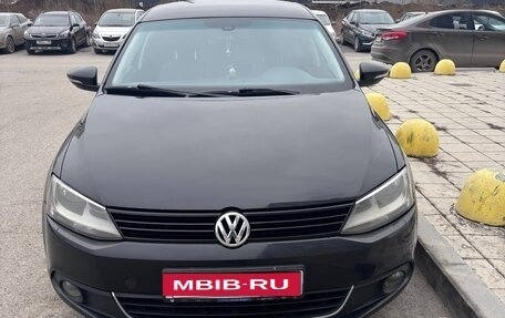 Volkswagen Jetta VI, 2013 год, 1 049 000 рублей, 1 фотография