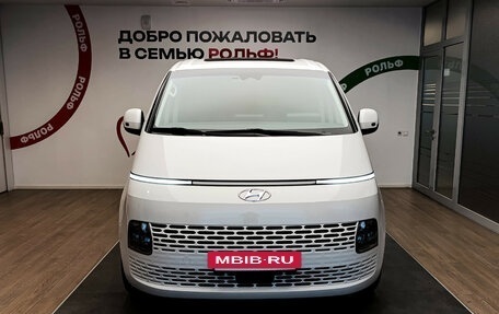 Hyundai Staria, 2022 год, 6 000 000 рублей, 2 фотография