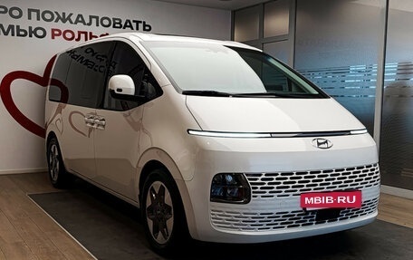 Hyundai Staria, 2022 год, 6 000 000 рублей, 3 фотография