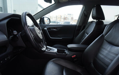 Toyota RAV4, 2019 год, 2 950 000 рублей, 9 фотография