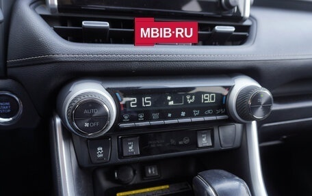 Toyota RAV4, 2019 год, 2 950 000 рублей, 14 фотография