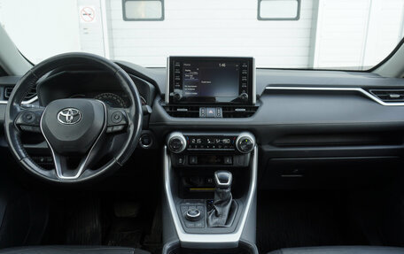 Toyota RAV4, 2019 год, 2 950 000 рублей, 11 фотография