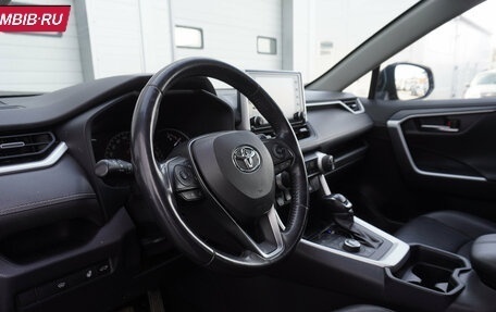 Toyota RAV4, 2019 год, 2 950 000 рублей, 10 фотография