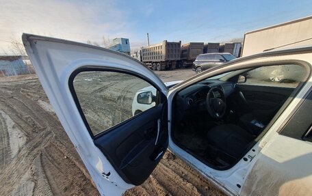 Renault Logan II, 2018 год, 630 819 рублей, 7 фотография