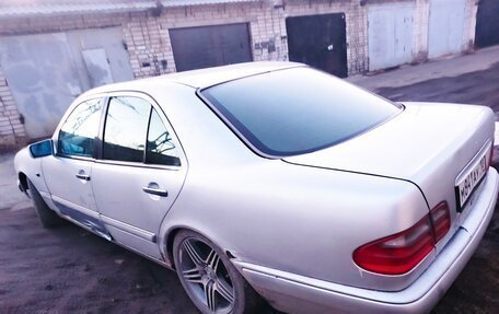 Mercedes-Benz E-Класс, 1997 год, 90 000 рублей, 8 фотография