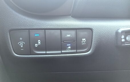 Hyundai Kona I, 2018 год, 2 100 000 рублей, 13 фотография