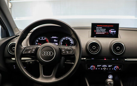 Audi A3, 2018 год, 2 350 000 рублей, 14 фотография