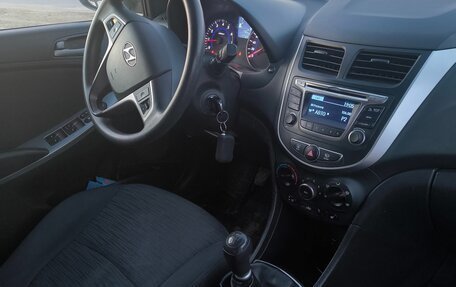 Hyundai Solaris II рестайлинг, 2015 год, 850 000 рублей, 7 фотография