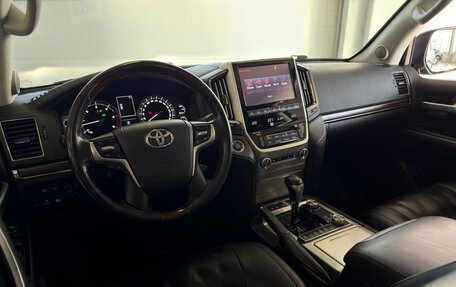 Toyota Land Cruiser 200, 2017 год, 6 650 000 рублей, 12 фотография