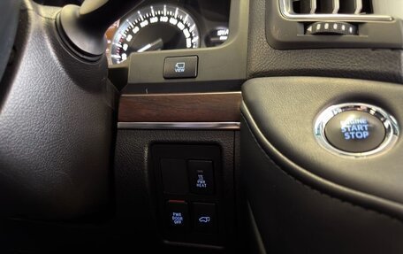 Toyota Land Cruiser 200, 2017 год, 6 650 000 рублей, 21 фотография