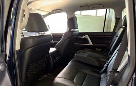 Toyota Land Cruiser 200, 2017 год, 6 650 000 рублей, 24 фотография