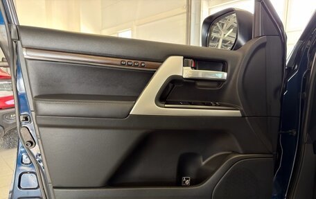 Toyota Land Cruiser 200, 2017 год, 6 650 000 рублей, 31 фотография