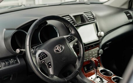 Toyota Highlander III, 2011 год, 2 150 000 рублей, 11 фотография