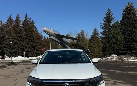 Volkswagen Polo VI (EU Market), 2020 год, 1 270 000 рублей, 1 фотография