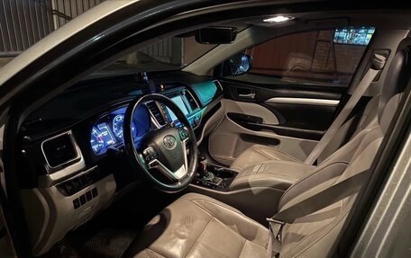 Toyota Highlander III, 2017 год, 3 140 000 рублей, 6 фотография