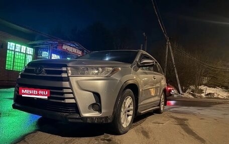 Toyota Highlander III, 2017 год, 3 140 000 рублей, 2 фотография