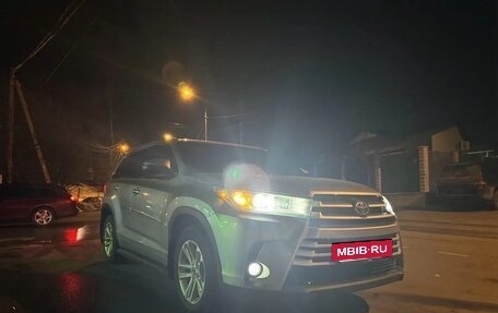 Toyota Highlander III, 2017 год, 3 140 000 рублей, 3 фотография