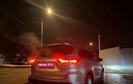 Toyota Highlander III, 2017 год, 3 140 000 рублей, 4 фотография