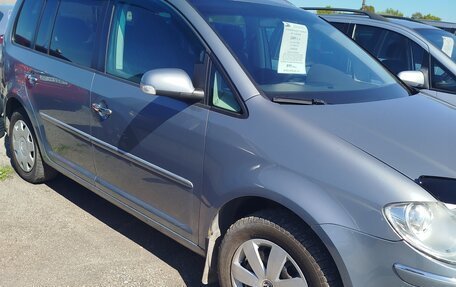 Volkswagen Touran III, 2008 год, 880 000 рублей, 1 фотография