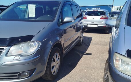 Volkswagen Touran III, 2008 год, 880 000 рублей, 2 фотография