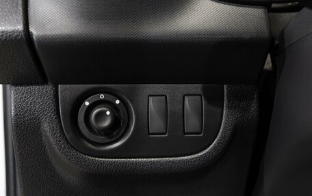 Renault Logan II, 2019 год, 1 240 000 рублей, 11 фотография