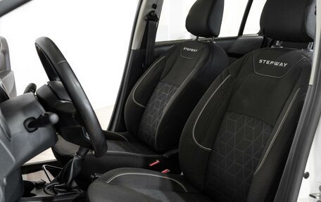 Renault Logan II, 2019 год, 1 240 000 рублей, 16 фотография