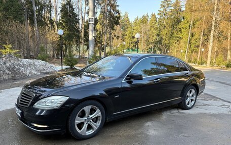 Mercedes-Benz S-Класс, 2011 год, 1 350 000 рублей, 2 фотография