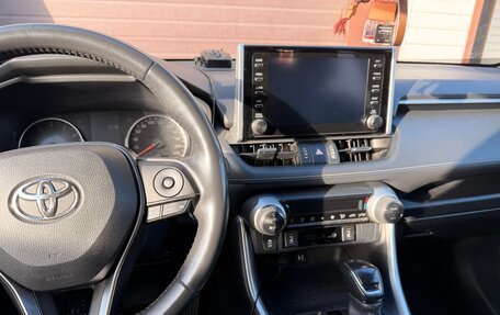 Toyota RAV4, 2020 год, 2 900 000 рублей, 3 фотография