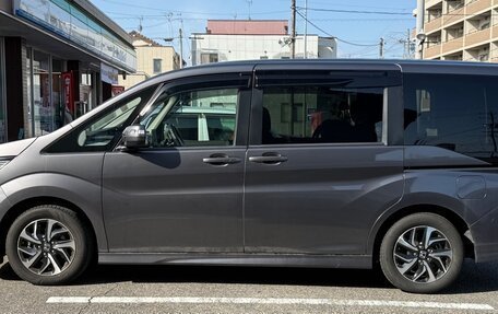 Honda Stepwgn, 2022 год, 2 390 000 рублей, 8 фотография