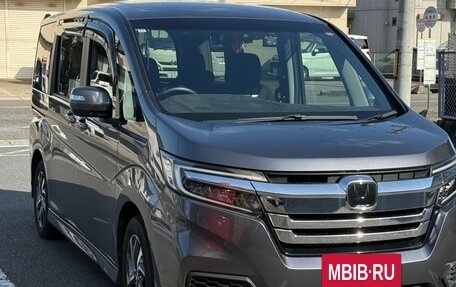 Honda Stepwgn, 2022 год, 2 390 000 рублей, 4 фотография