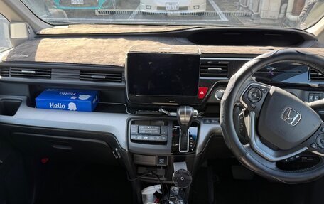 Honda Stepwgn, 2022 год, 2 390 000 рублей, 14 фотография