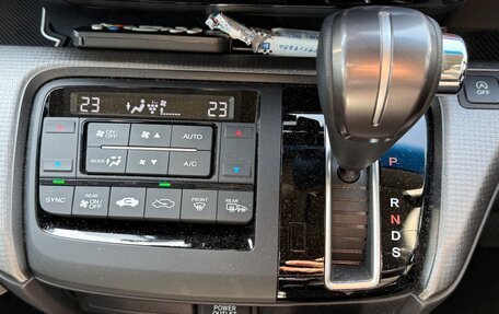 Honda Stepwgn, 2022 год, 2 390 000 рублей, 15 фотография