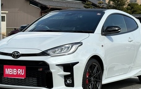 Toyota Yaris, 2022 год, 4 490 000 рублей, 2 фотография