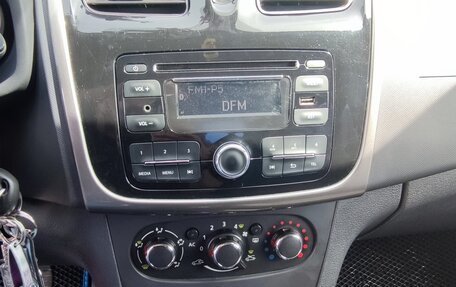 Renault Logan II, 2014 год, 600 000 рублей, 13 фотография