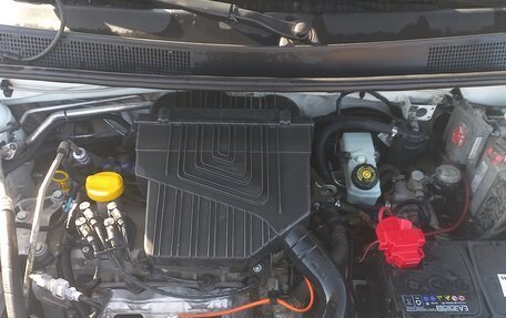 Renault Logan II, 2016 год, 790 000 рублей, 2 фотография