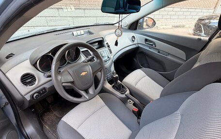 Chevrolet Cruze II, 2010 год, 650 000 рублей, 5 фотография