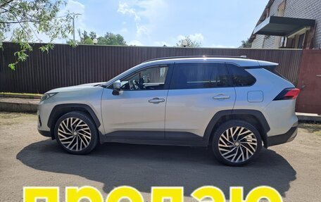 Toyota RAV4, 2021 год, 3 225 000 рублей, 1 фотография