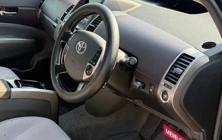 Toyota Prius, 2004 год, 650 000 рублей, 1 фотография