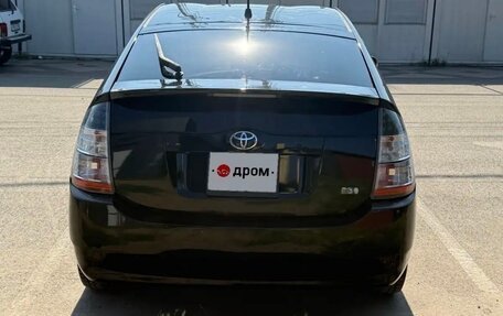 Toyota Prius, 2004 год, 650 000 рублей, 4 фотография