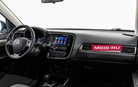 Mitsubishi Outlander III рестайлинг 3, 2018 год, 1 849 000 рублей, 9 фотография