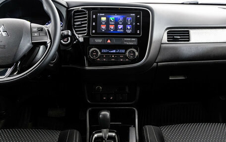 Mitsubishi Outlander III рестайлинг 3, 2018 год, 1 849 000 рублей, 14 фотография