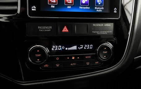 Mitsubishi Outlander III рестайлинг 3, 2018 год, 1 849 000 рублей, 15 фотография