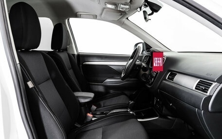 Mitsubishi Outlander III рестайлинг 3, 2018 год, 1 849 000 рублей, 20 фотография