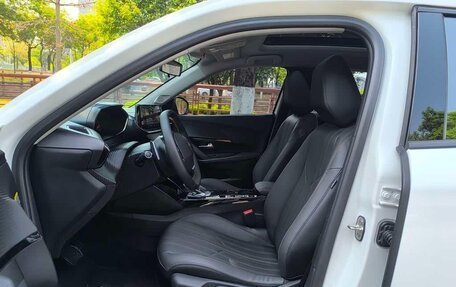 Peugeot 2008 II, 2023 год, 1 690 000 рублей, 4 фотография
